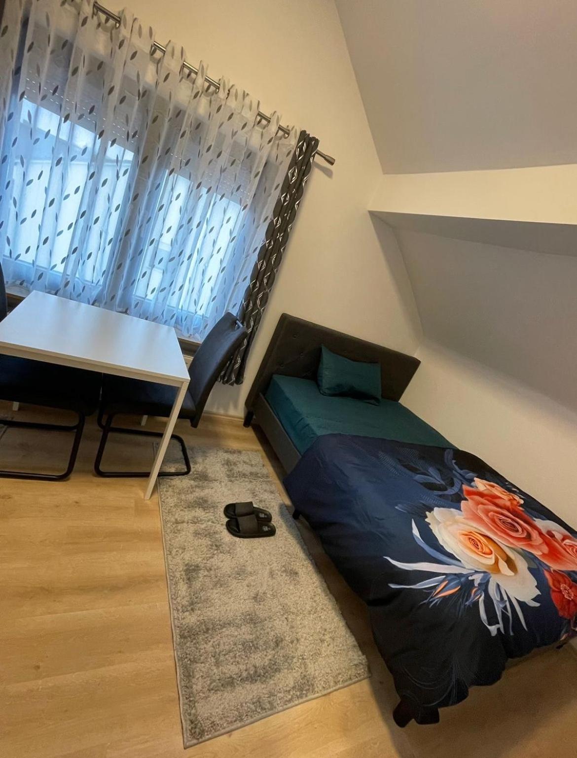 Luis Ruesselsheim D1 Homestay