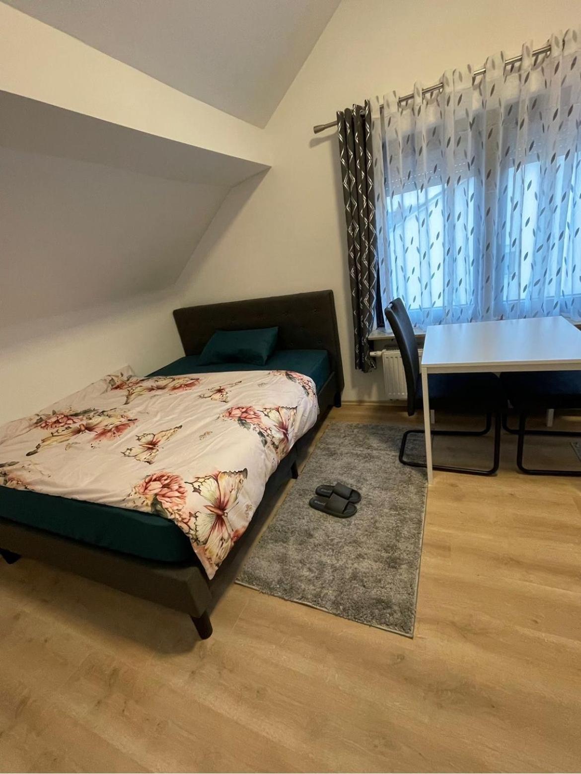Luis Ruesselsheim D1 Homestay