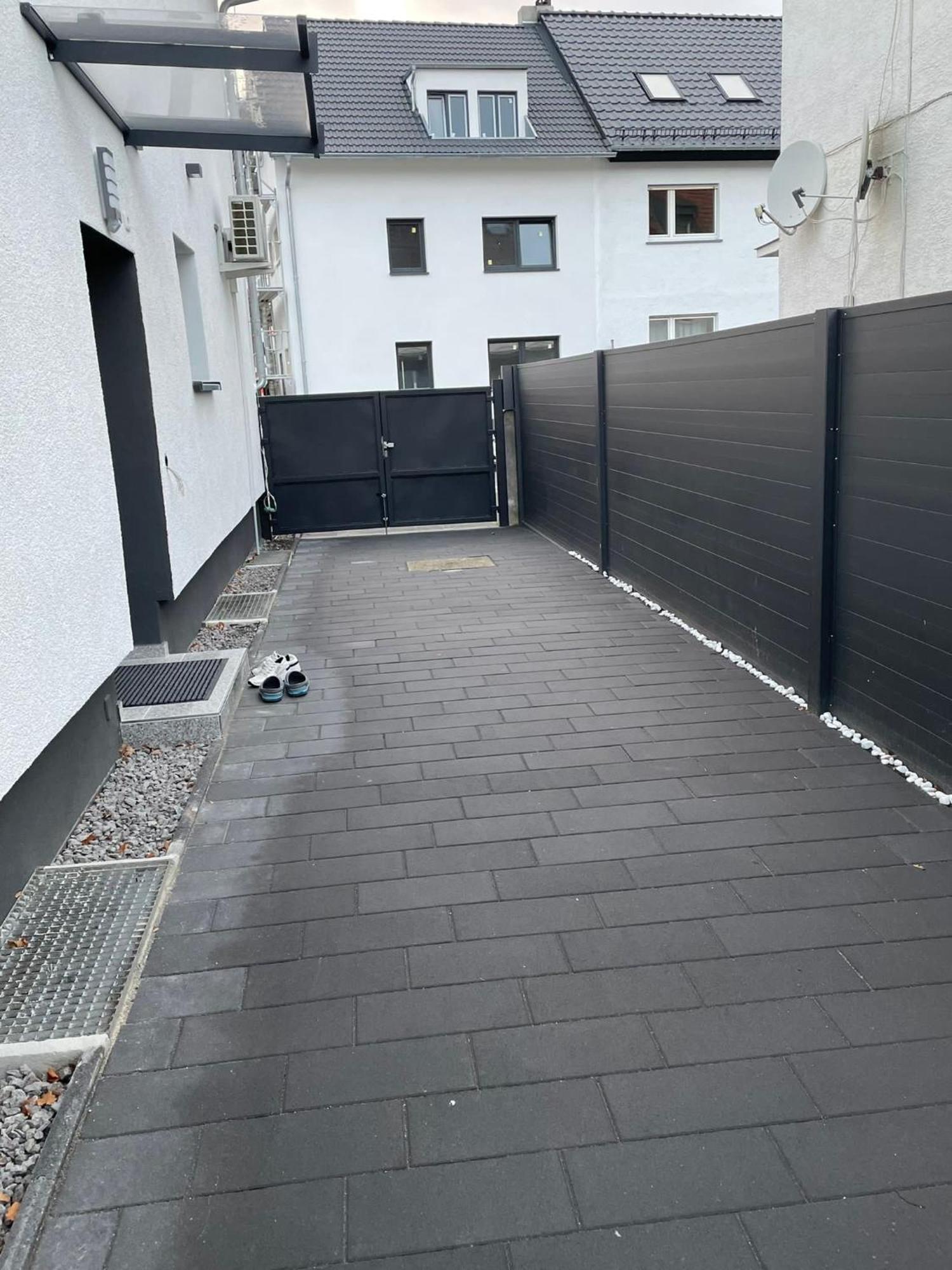 Luis Ruesselsheim D1 Homestay